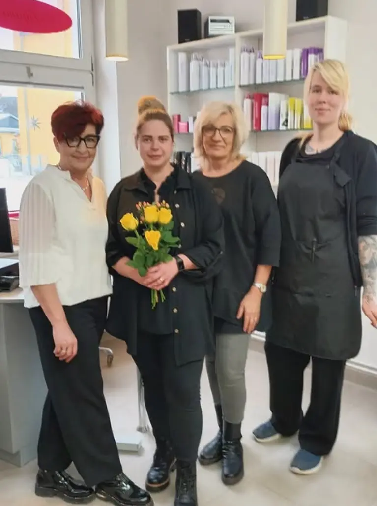 vier Friseurinnen aus dem Salon in Stavenhagen. v.l.n.r Katrin,Nicole,agnes,fiona